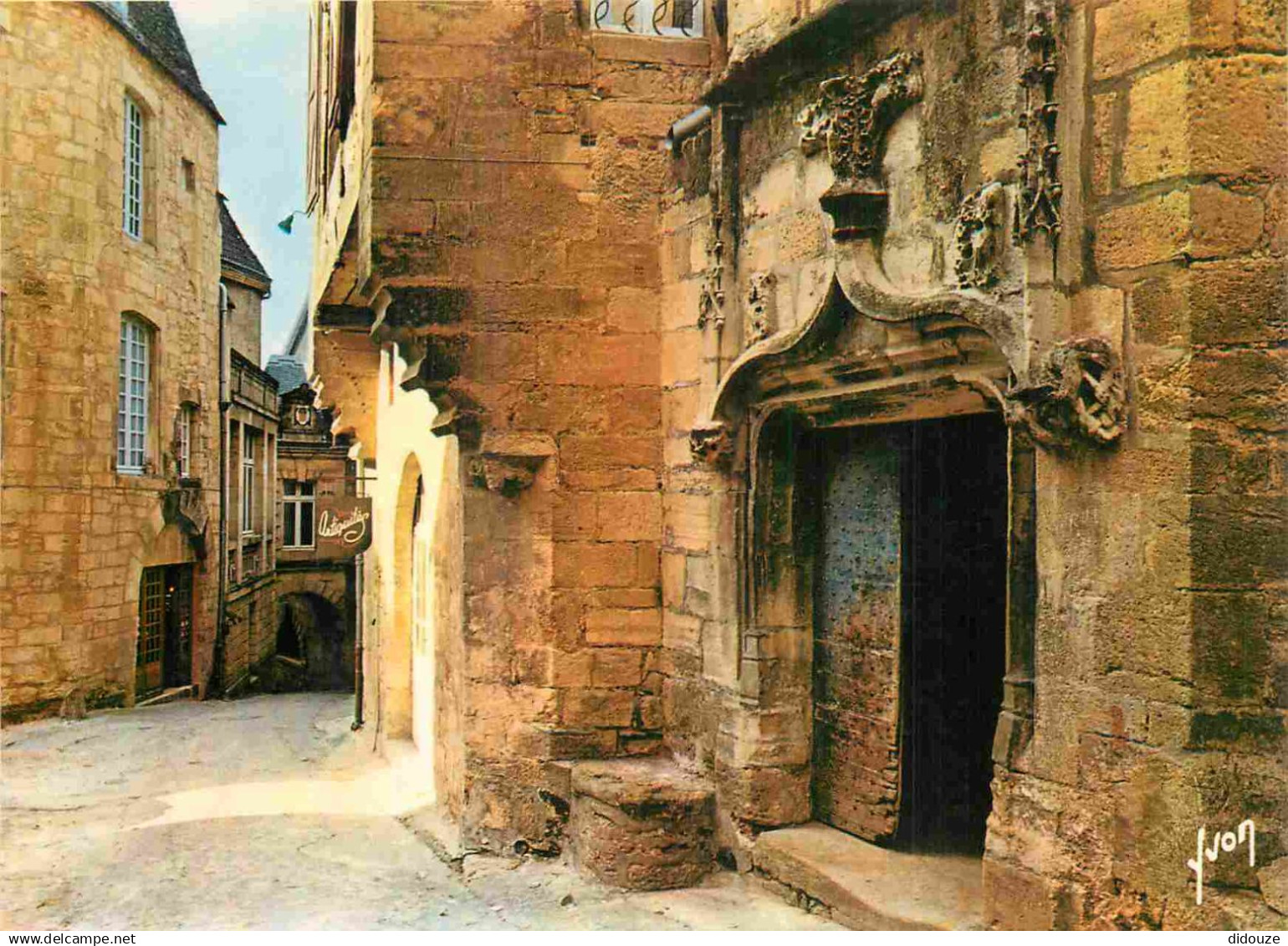 24 - Sarlat la Caneda - Rue de la Salamandre - Porte de l'Hôtel de Grézel - CPM - Voir Scans Recto-Verso