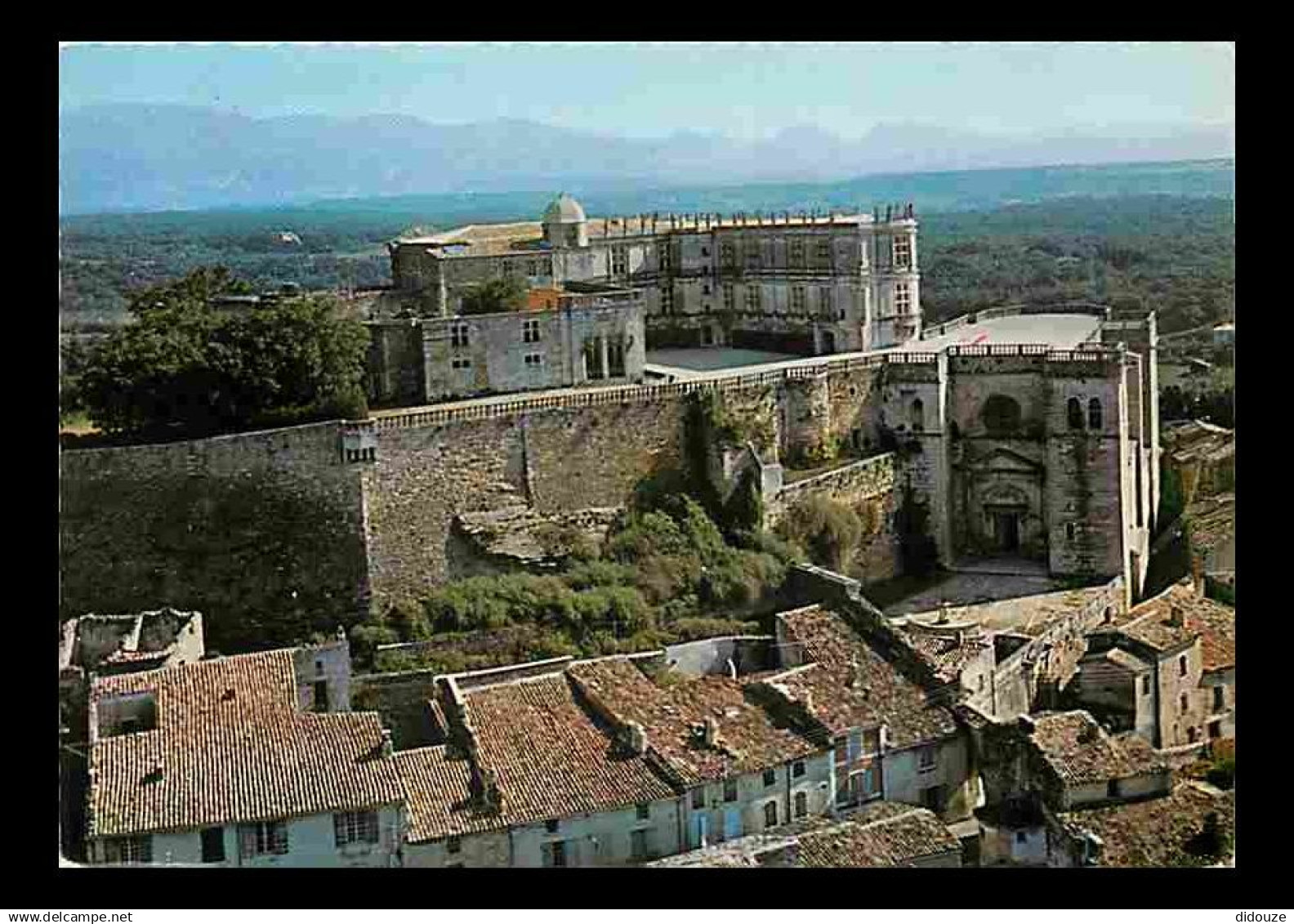 26 - Grignan - Le Château - Vieilles pierres - CPM - Voir Scans Recto-Verso