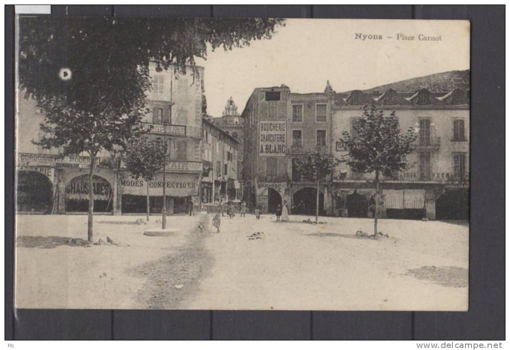 26 - Nyons -  Place Carnot