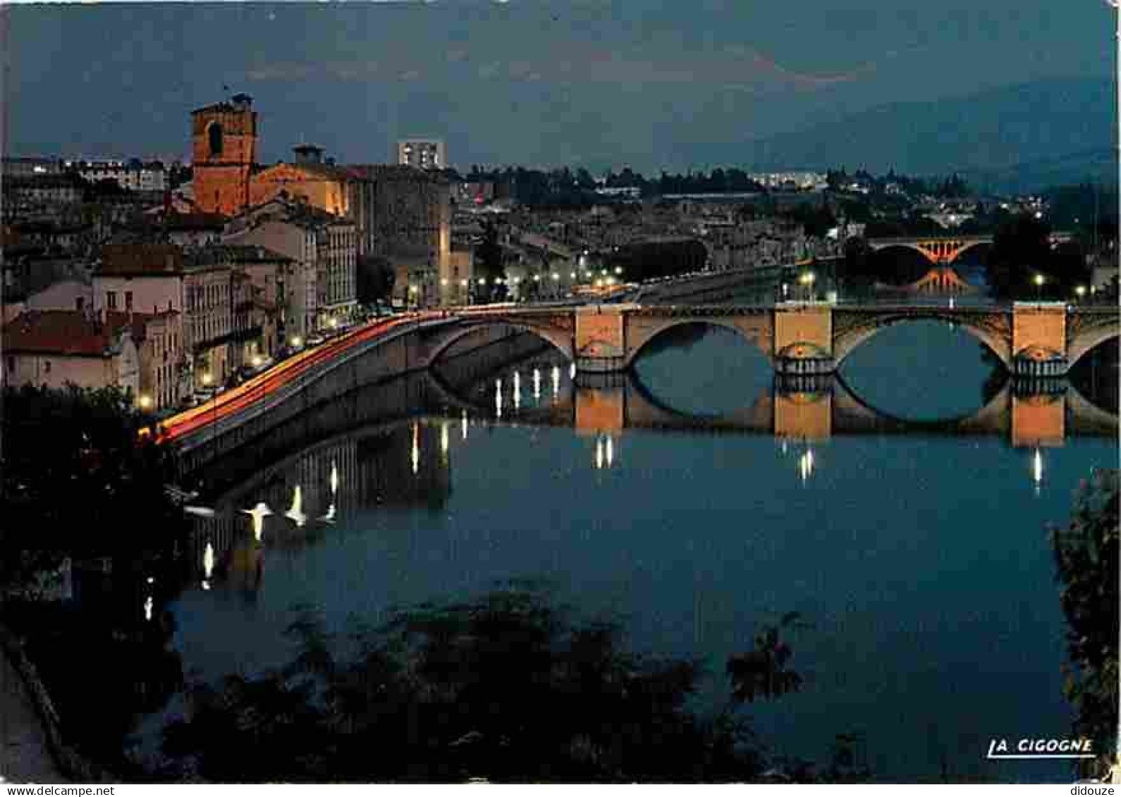 26 - Romans sur Isère - L'Isère et la Ville au crépuscule - Vue de Nuit - CPM - Voir Scans Recto-Verso