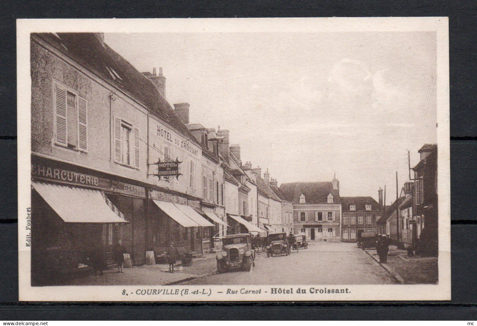 28 - Courville - Rue Carnot - Hotel du Croissant