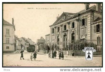 28 Dreux - 77 - DREUX - Palais de Justice et Rue St-Thibault - cpa