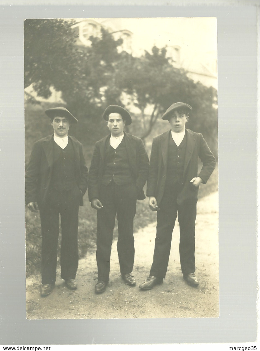 29 carte photo non localisée  3 jeunes hommes  l'origine du lot est sur tréboul douarnenez