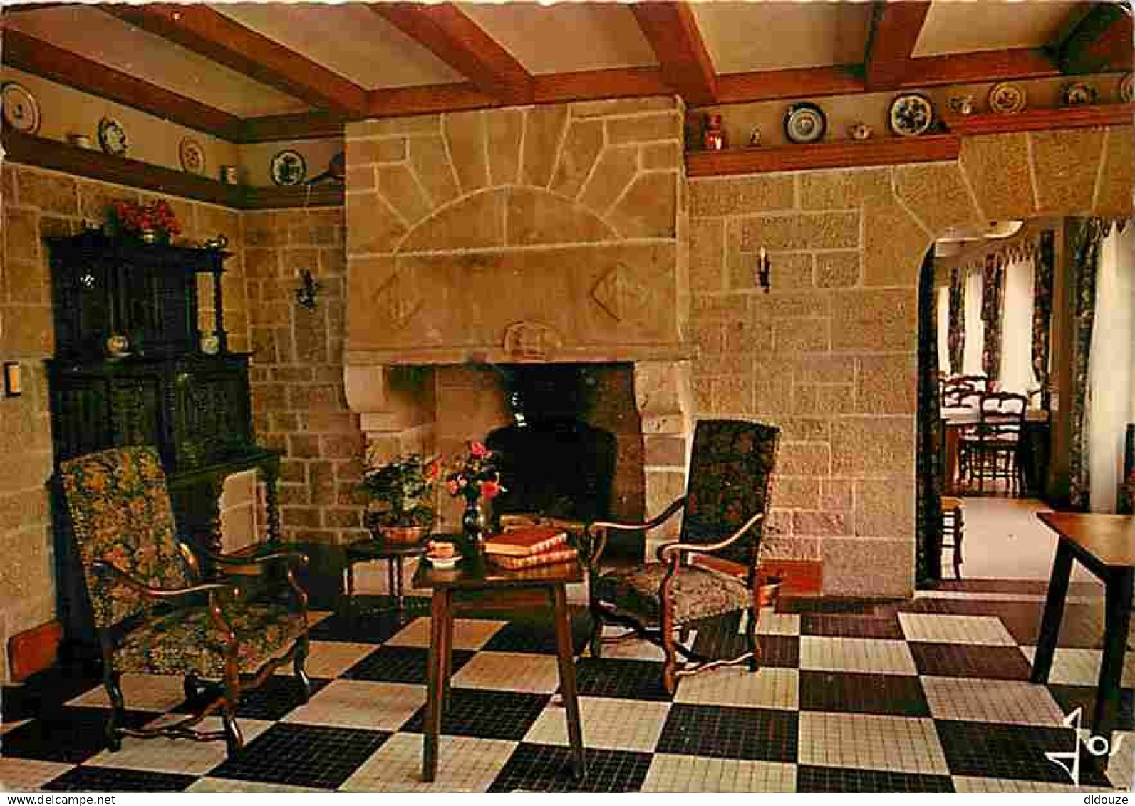 29 - La Foret Fouesnant - Le Manoir du Stang - Le coin de l'atre dans la salle des gouters - Voir Scans Recto Verso