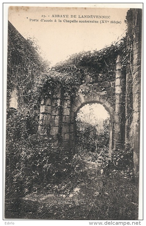 29 - Landévennec - Abbaye de Landévennec - Porte d&acute;accès a la Chapelle neuve TTB