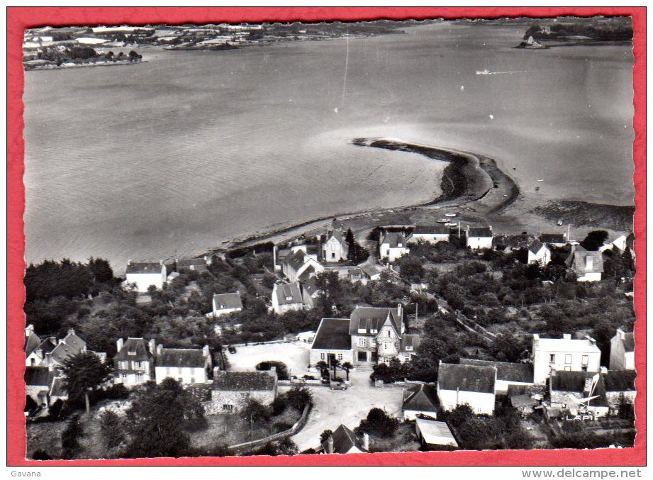 29 LANDEVENNEC - Le village avec le Sillon Pâle (En avion au-dessus de ...)