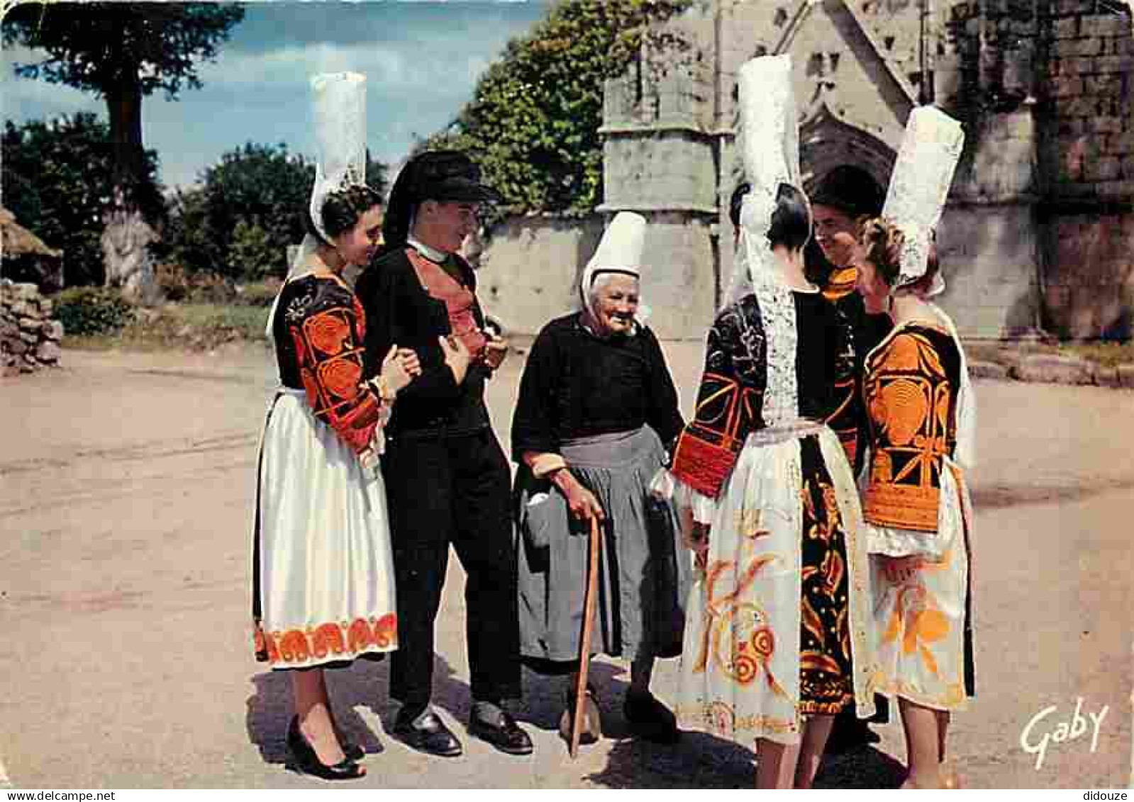 29 - Pont l'Abbé - Femmes en costumes de Pont l'Abbé - Folklore - Coiffes - Voir Scans Recto Verso