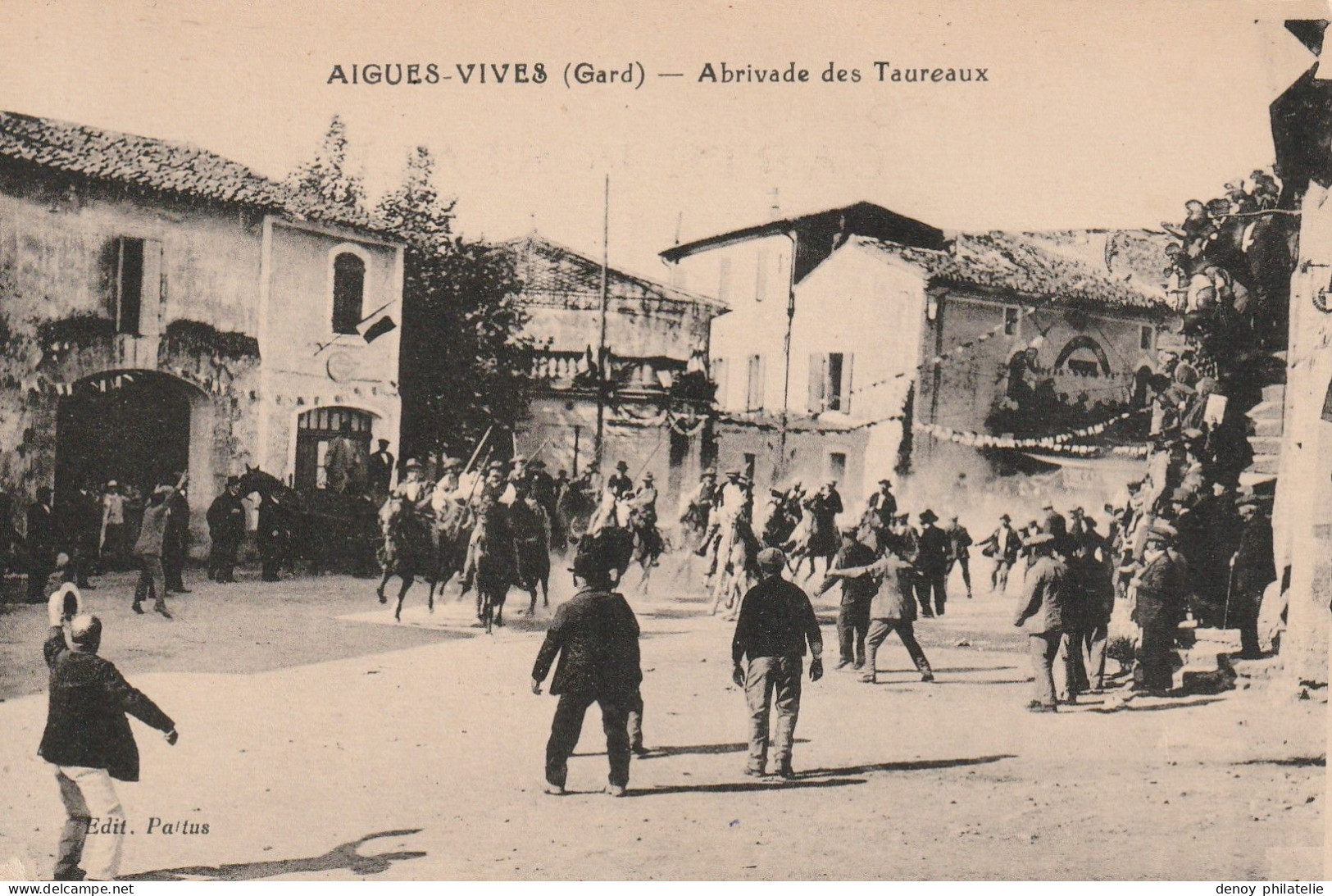 30/ Aigues vives - arrivée des Taureaux -