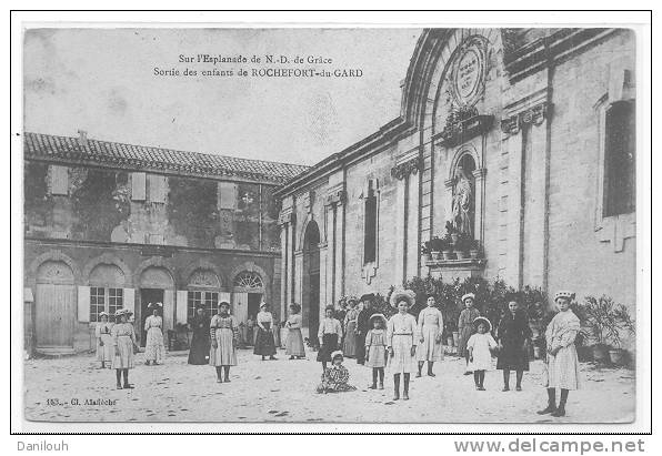 30 // ROCHEFORT DU GARD,   Sortie des enfants sur l'esplanade de Notre dame de Grace   153  ANIMEE