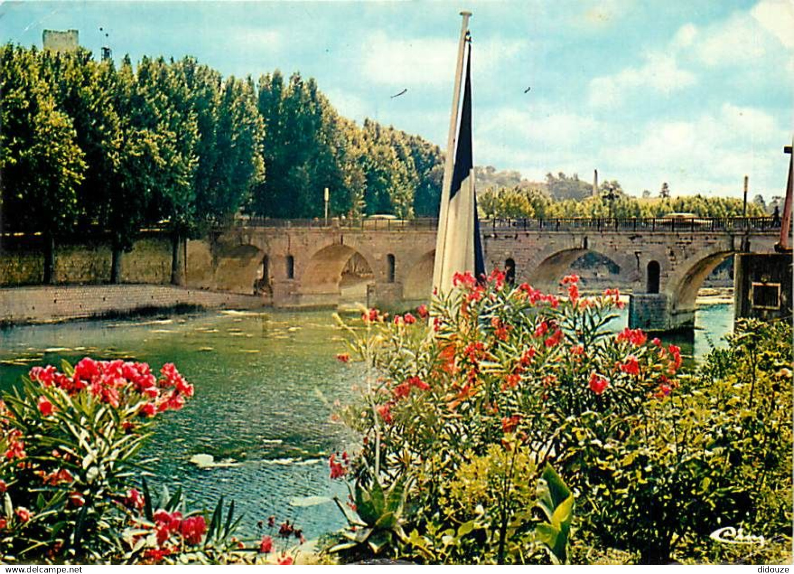 30 - Sommières - Le pont romain sur le Vidourle, la tour (Xe s) - Fleurs - Flamme Postale de Sommières - CPM - Voir Scan