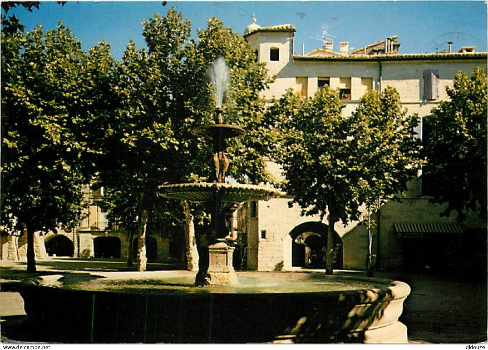 30 - Uzès - La place de la République - Flamme Postale de Uzès - CPM - Voir Scans Recto-Verso