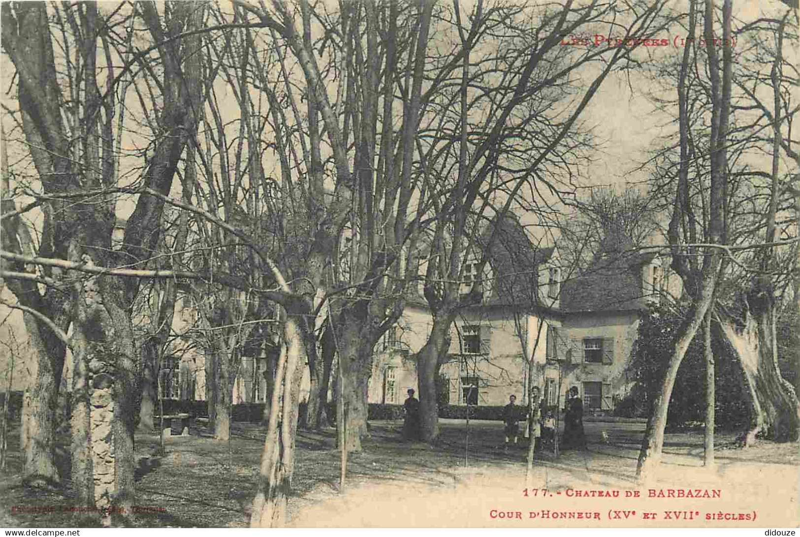 31 - Barbazan - Cour d'honneur du Château - Animée - CPA - Voir Scans Recto-Verso