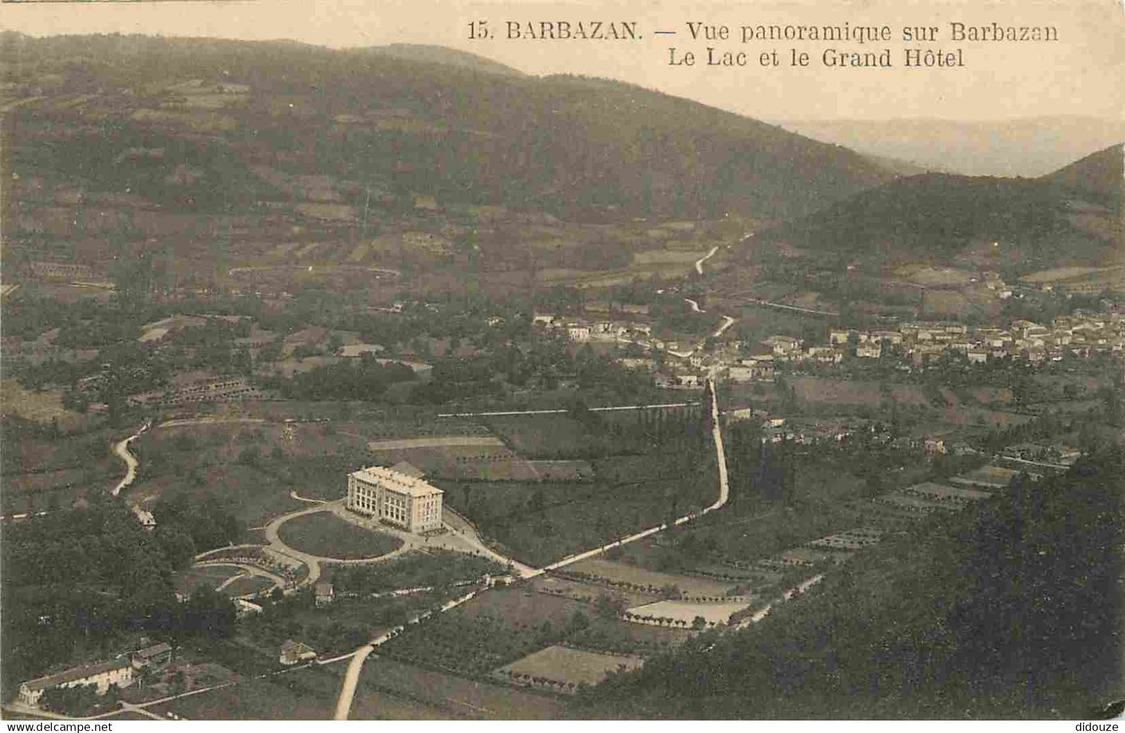 31 - Barbazan - Vue panoramique sur Barbazan - Le Lac et le Grand Hôtel - Vue aérienne - CPA - Voir Scans Recto-Verso