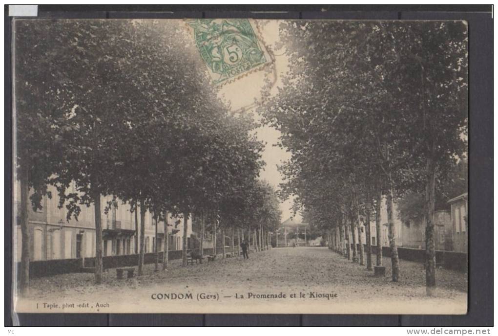 32 - Condom - La promenade et le Kiosque