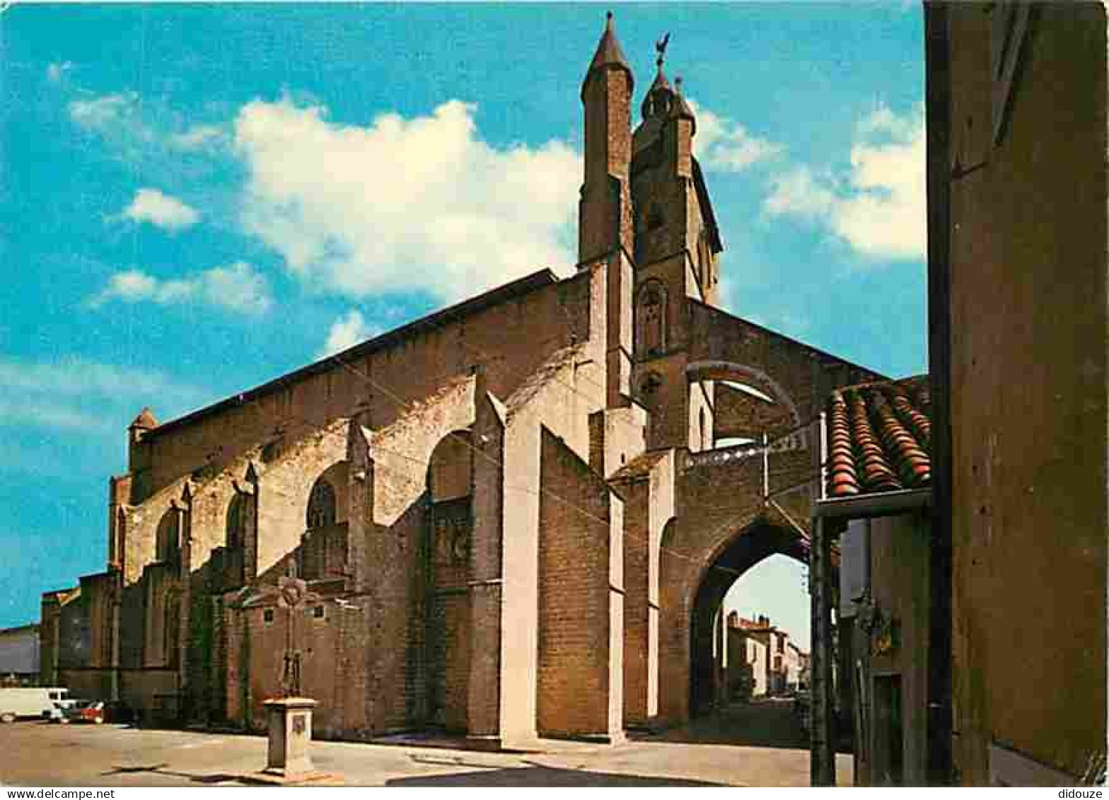 32 - Mirande - L'église Sainte-Marie - Automobiles - CPM - Voir Scans Recto-Verso