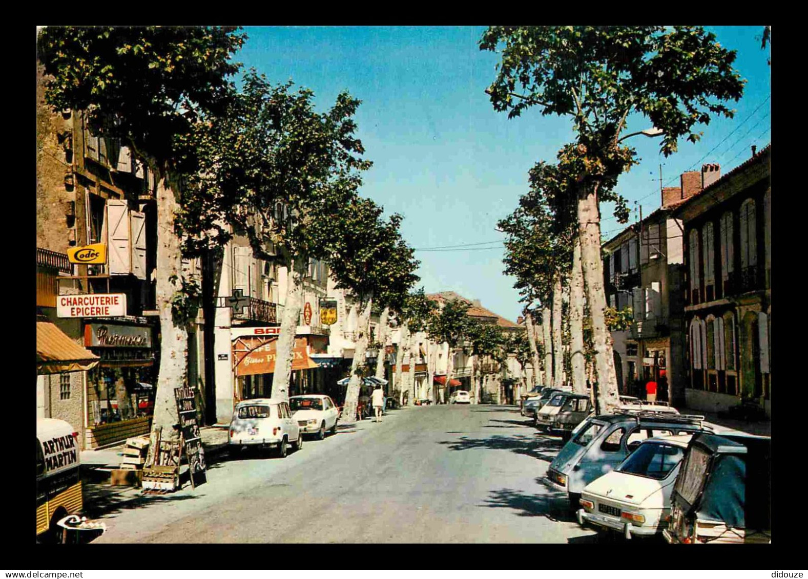 32 - Vic-Fezensac - La rue principale - Automobiles - Tabac - CPM - Voir Scans Recto-Verso