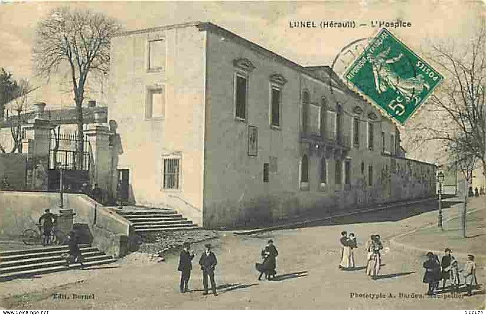 34 - Lunel - L'Hospice - Animée - Etat Coin Supérieur Gauche Plié - CPA - Voir Scans Recto-Verso