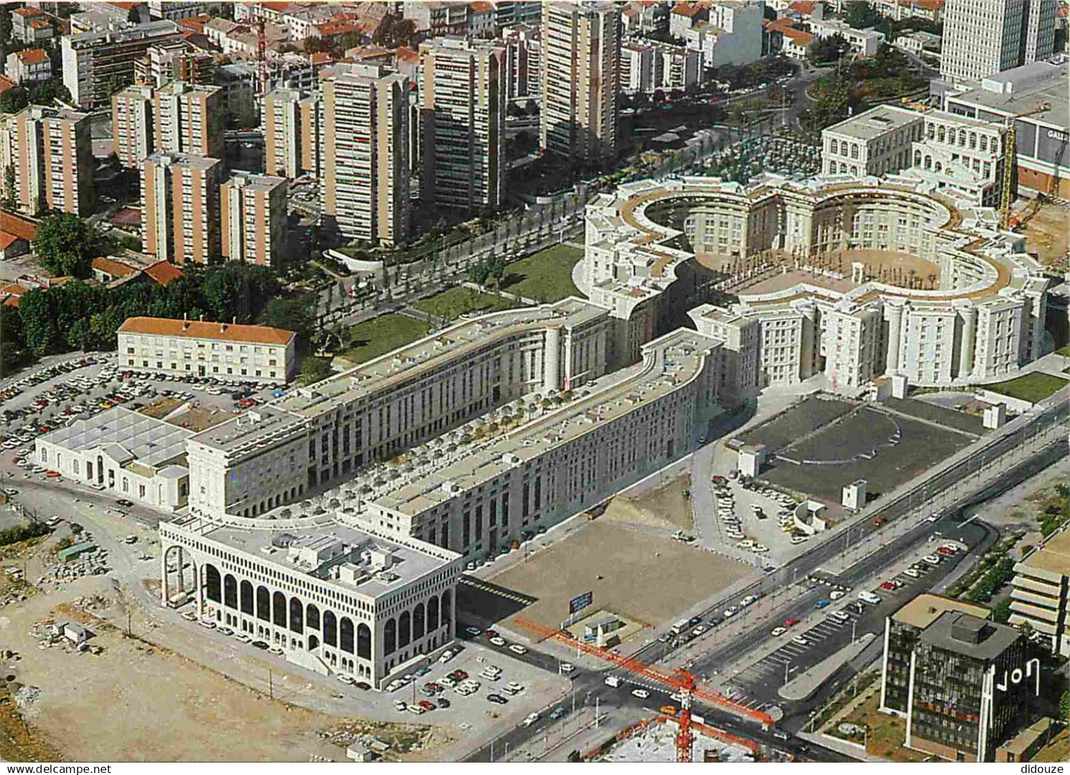 34 - Montpellier - Vue aérienne d'Antigone - immeubles - architecture - Sceau de Montpellier - CPM - Carte Neuve - Voir