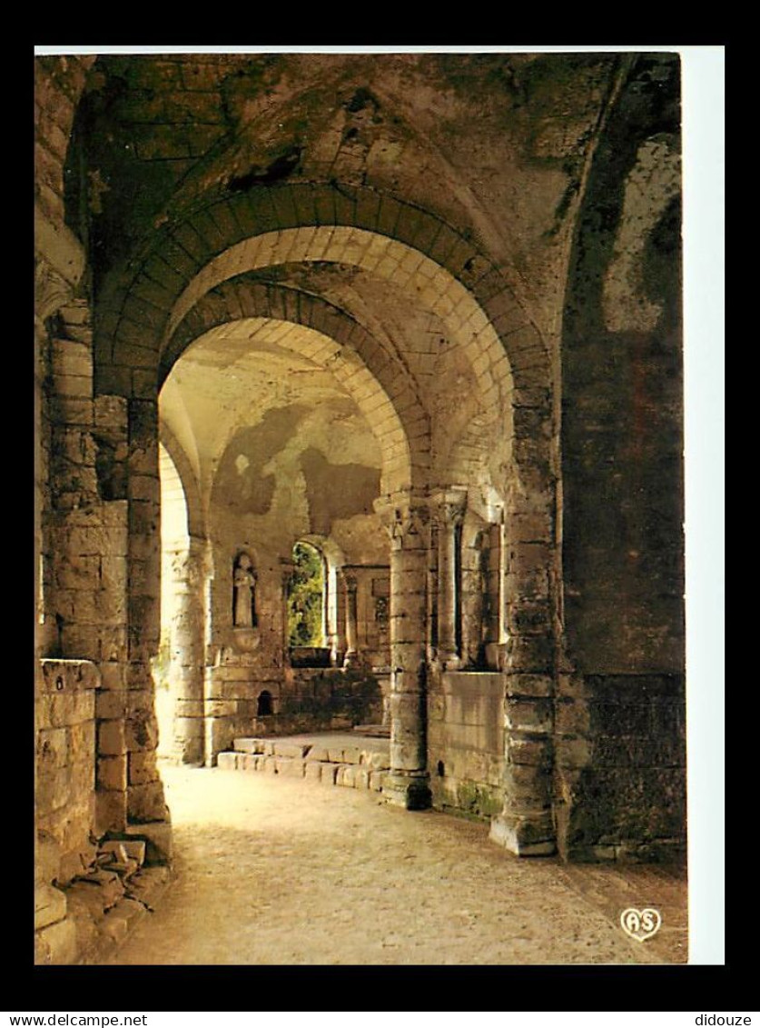 37 - La Riche Près Tours - Prieuré de Saint Cosme - Le déambulatoire de l'église romane - Au fond, la statue de St-Cosme