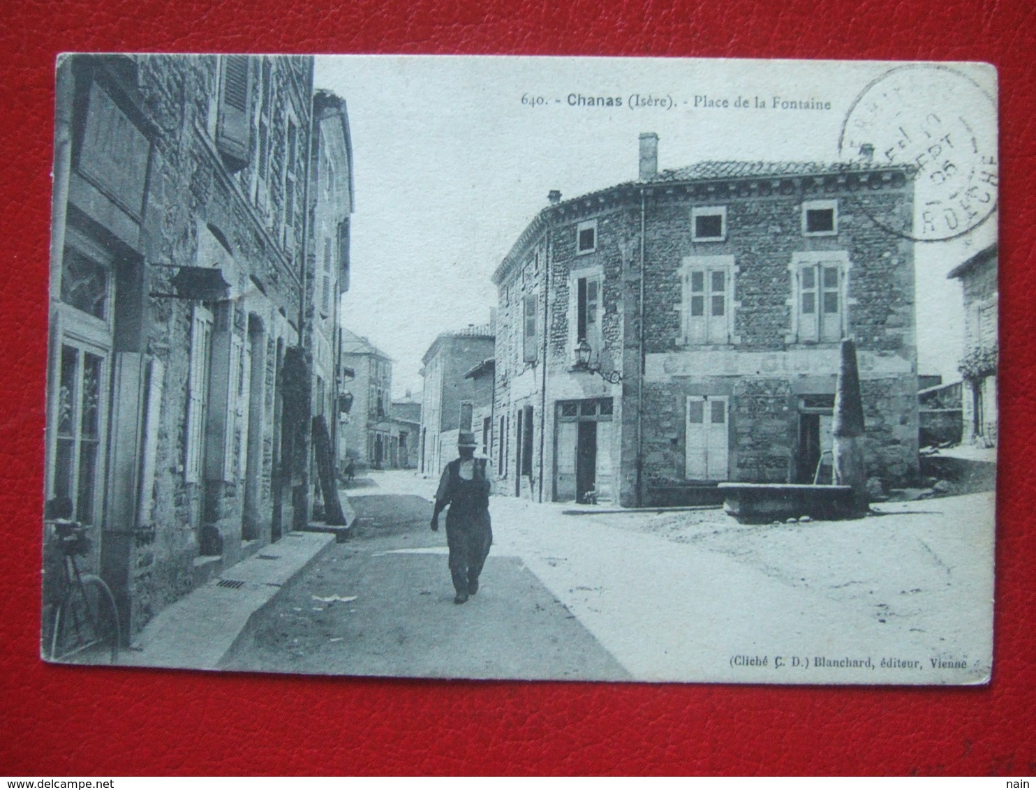 38 - CHANAS - " PLACE DE LA FONTAINE " -