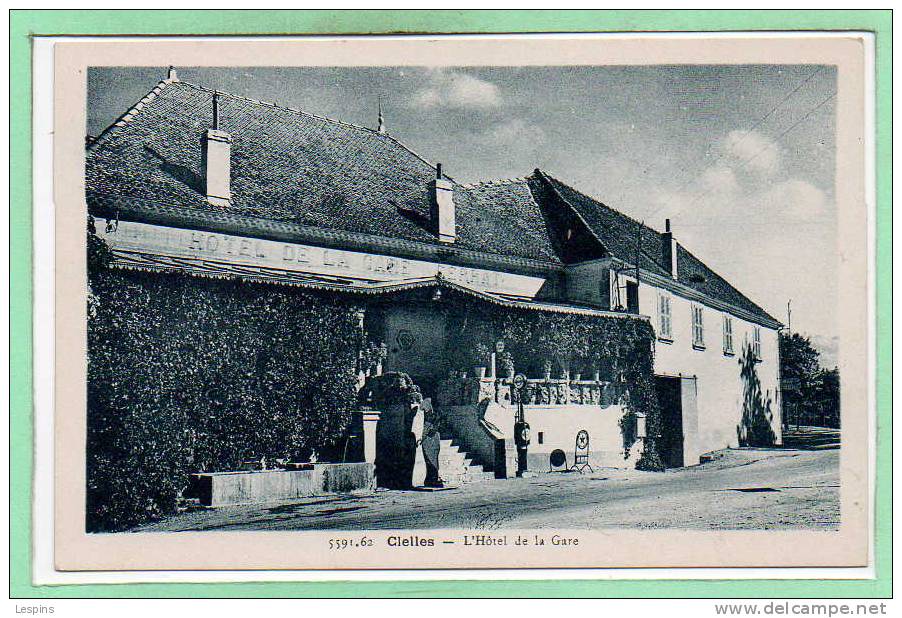 38 - CLELLES -- L'Hôtel de la gare....