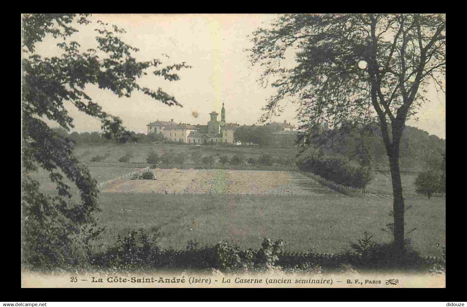 38 - La Cote Saint André - La Caserne - ancien séminaire - CPA - Voir Scans Recto-Verso