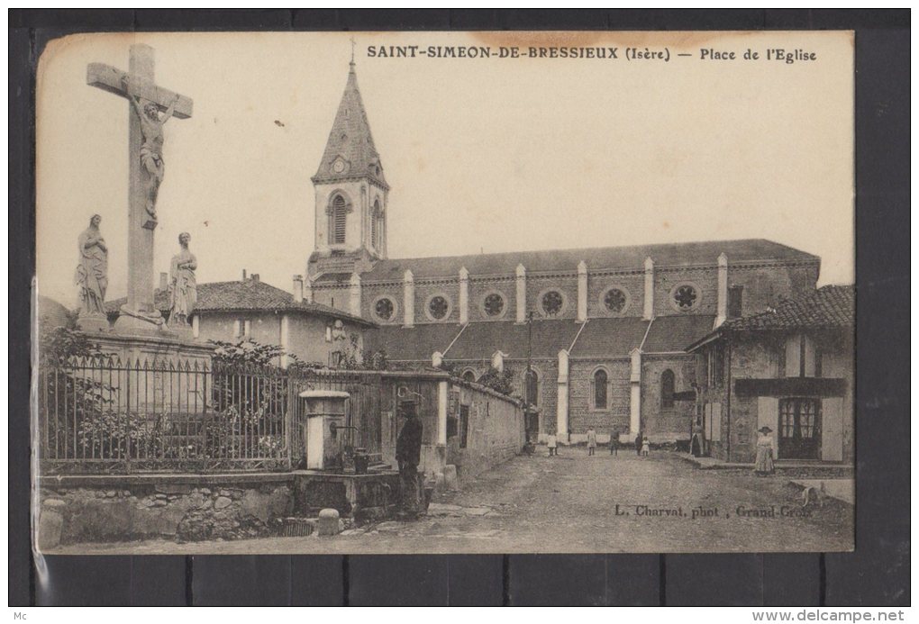 38 - Saint Simeon de Bressieux - Place de l'eglise