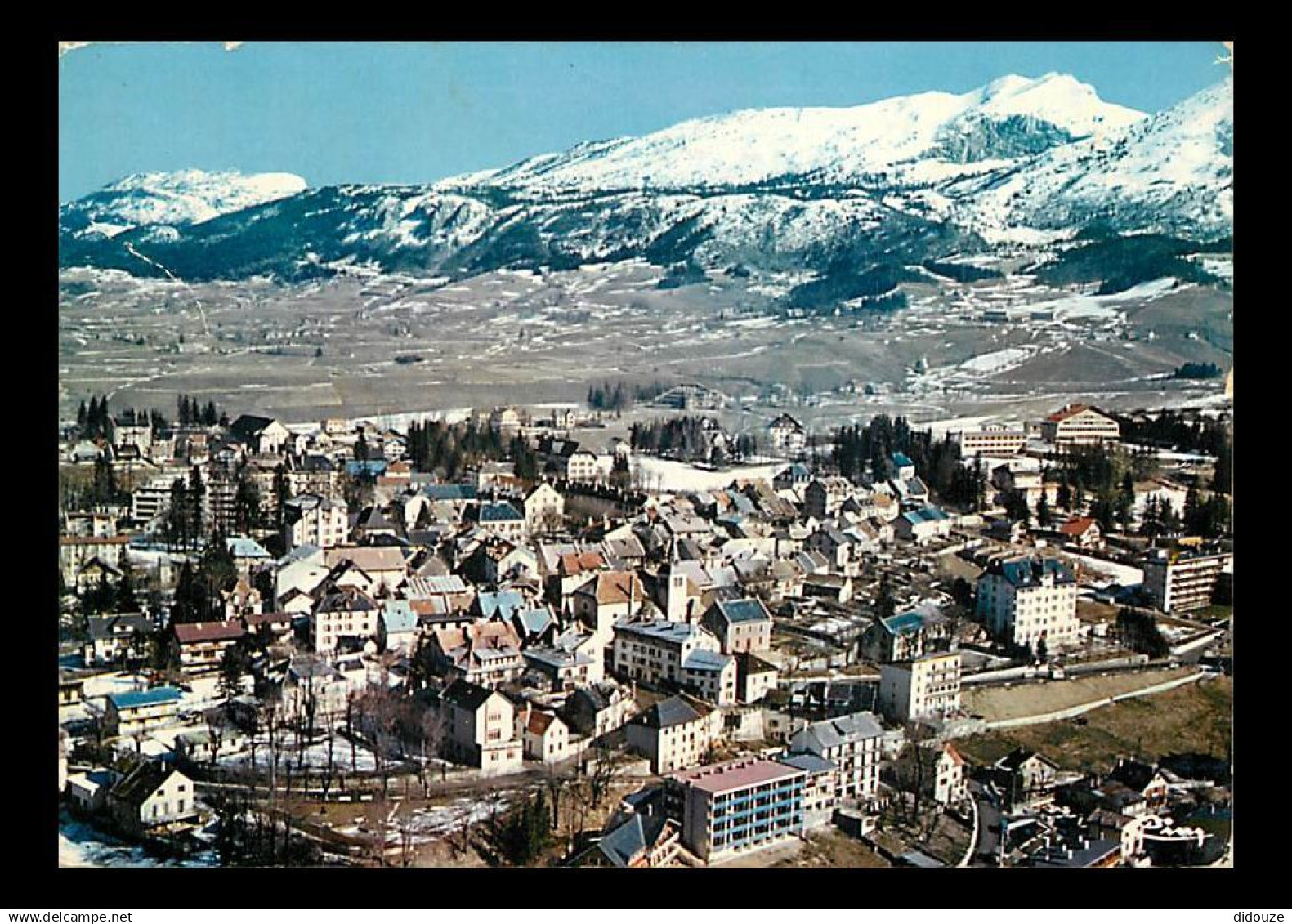 38 - Villard de Lans - Vue Générale aérienne sur le centre de cette belle Station - Flamme Postale de Villard de Lans -