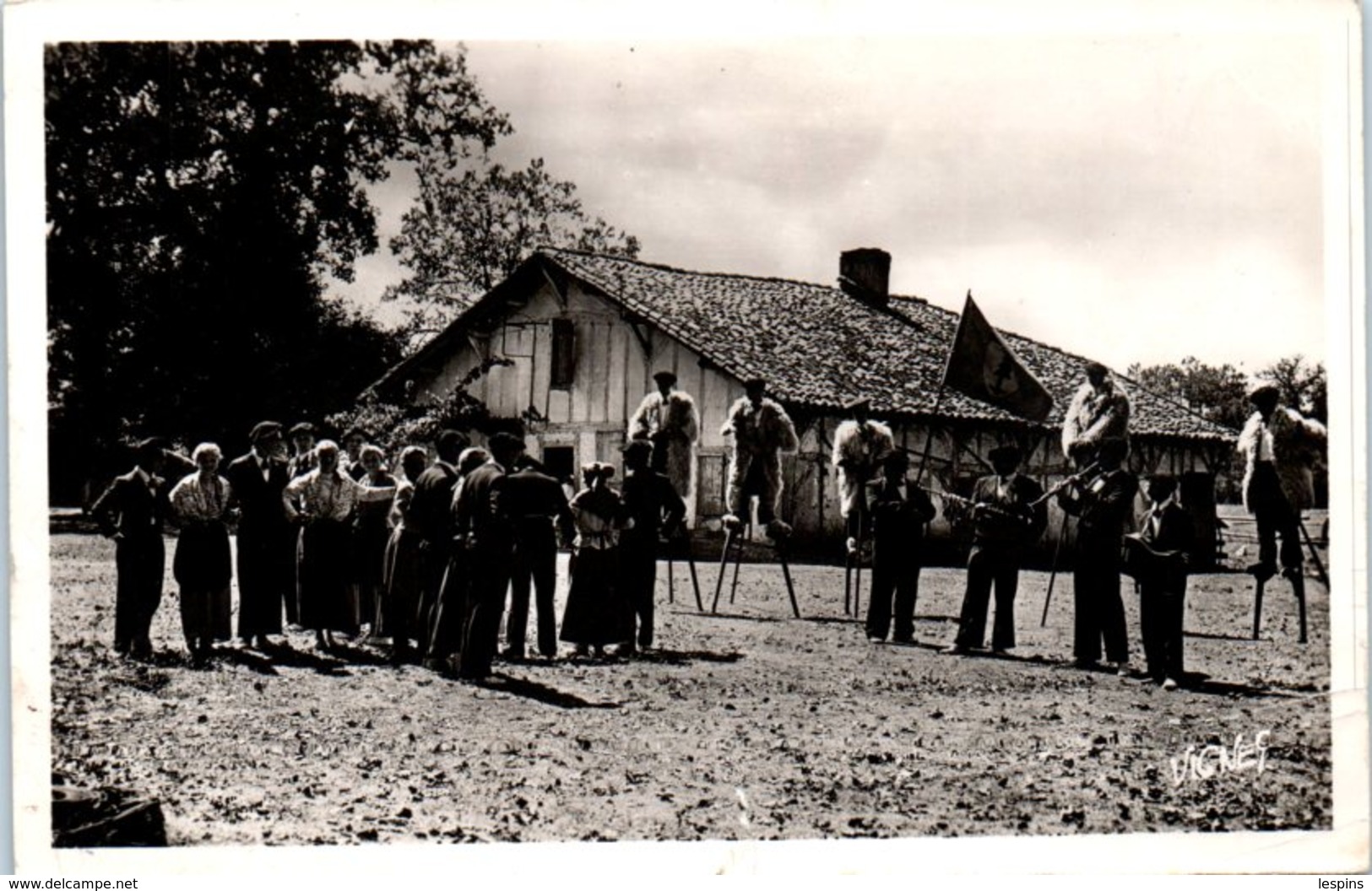 40 - MORCENX -- Scéne Landaise avec lous Cigalouns de Morcenx