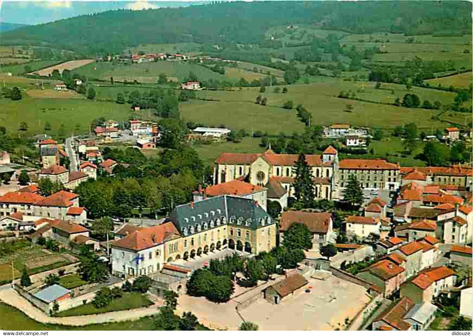 42 - Belmont de la Loire - La Maison Familiale - Vue aérienne - CPM - Voir Scans Recto-Verso