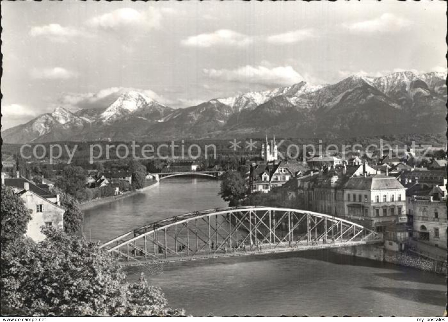 42587053 Villach Kaernten Drau Bruecke mit Karawanken Villach