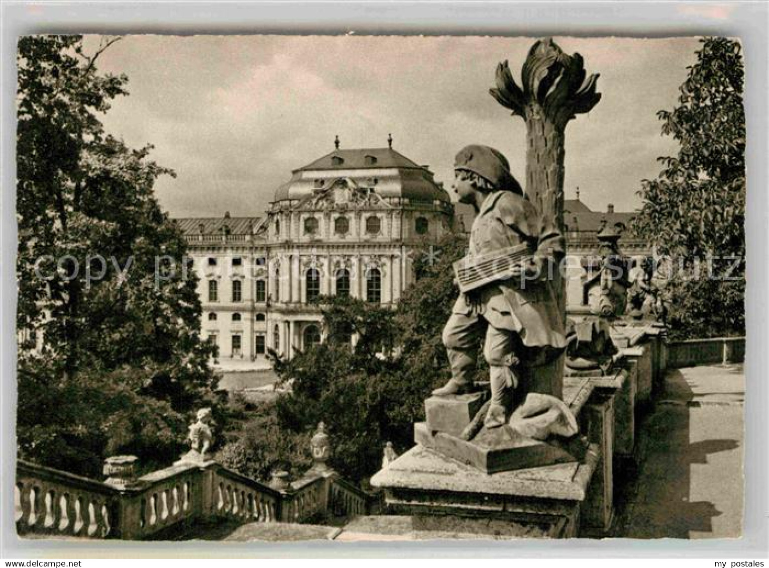 42818187 Wuerzburg Residenz Putte Hofgarten