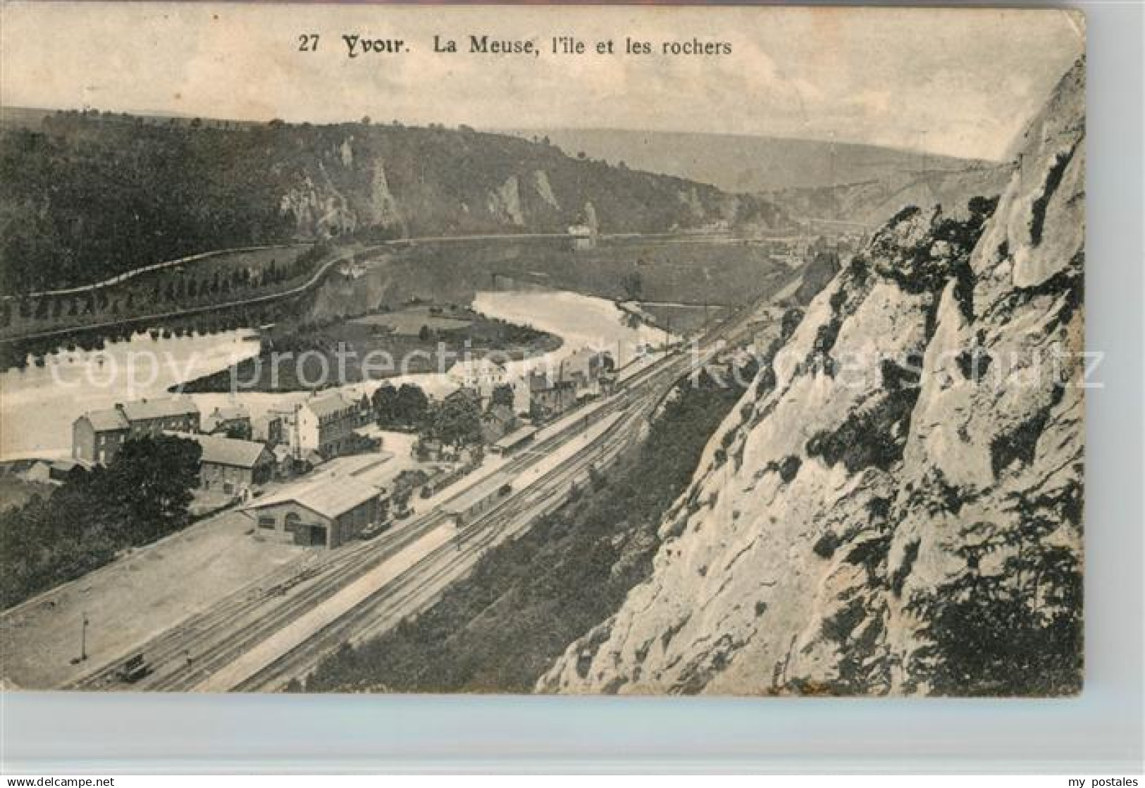 43136407 Yvoir Meuse Felsen Yvoir