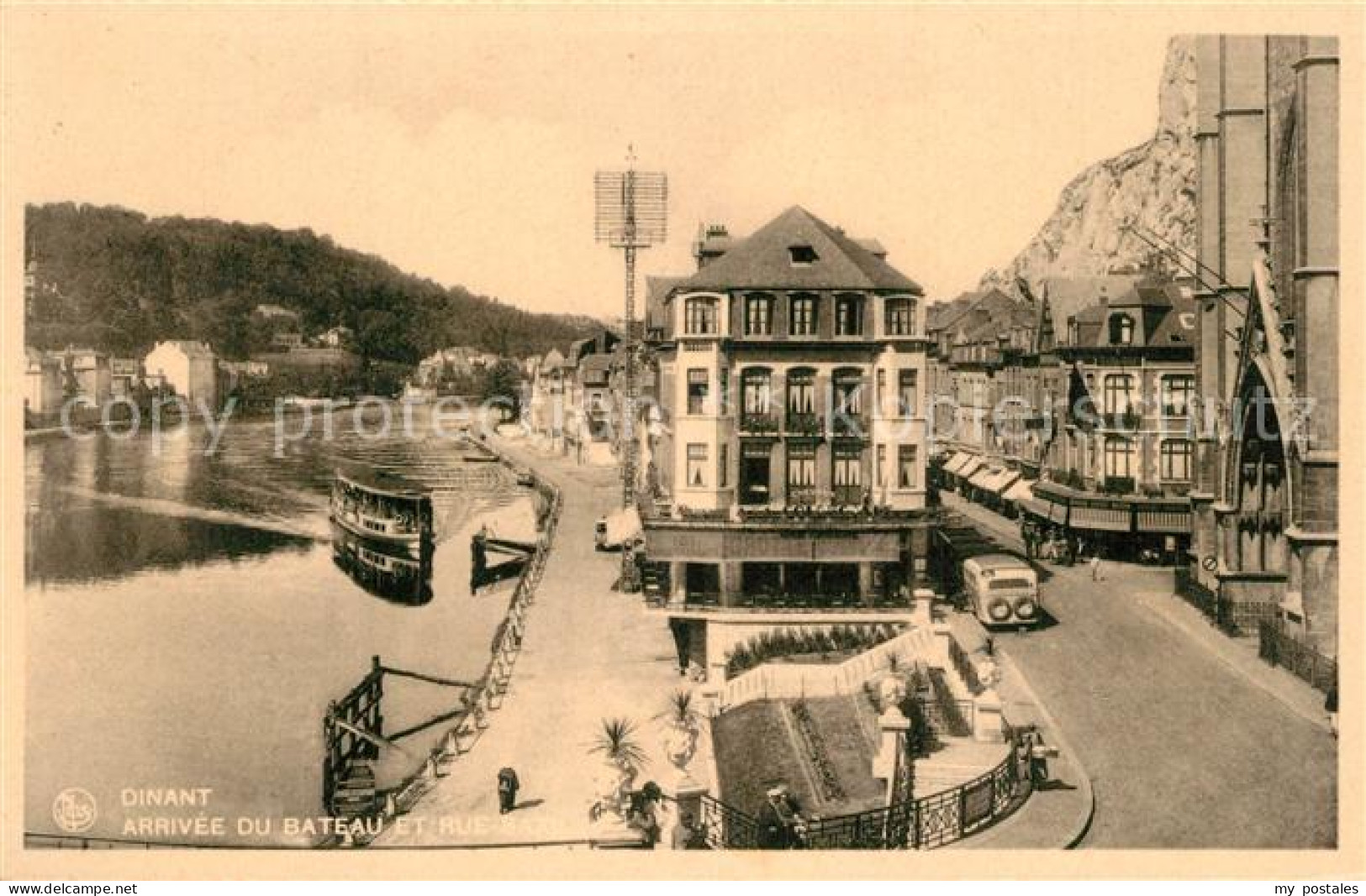 43489095 Dinant Wallonie Arrivee du Bateau et Rue Saxe Dinant Wallonie