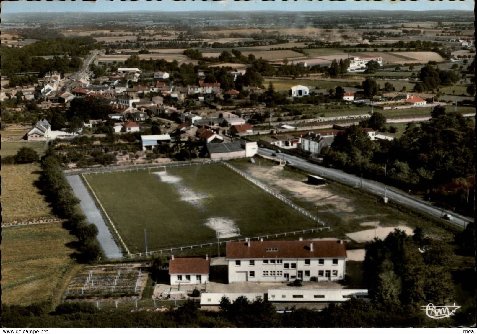 44 - AIGREFEUILLE-SUR-MAINE - stade - vue aérienne