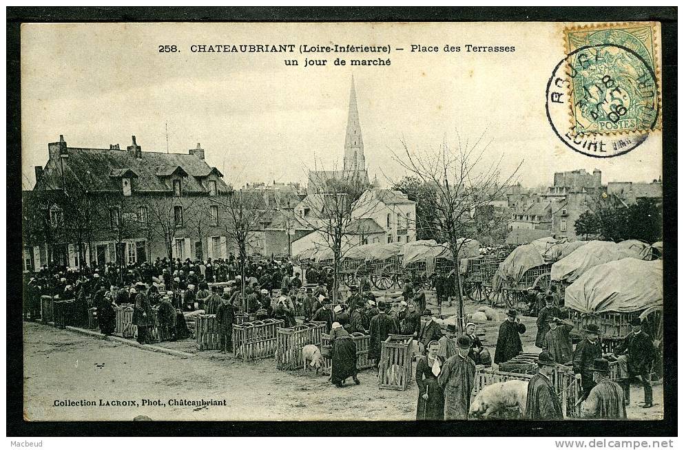 44 - CHATEAUBRIANT - Le Marché Place des Terrasses - ANIMÉE