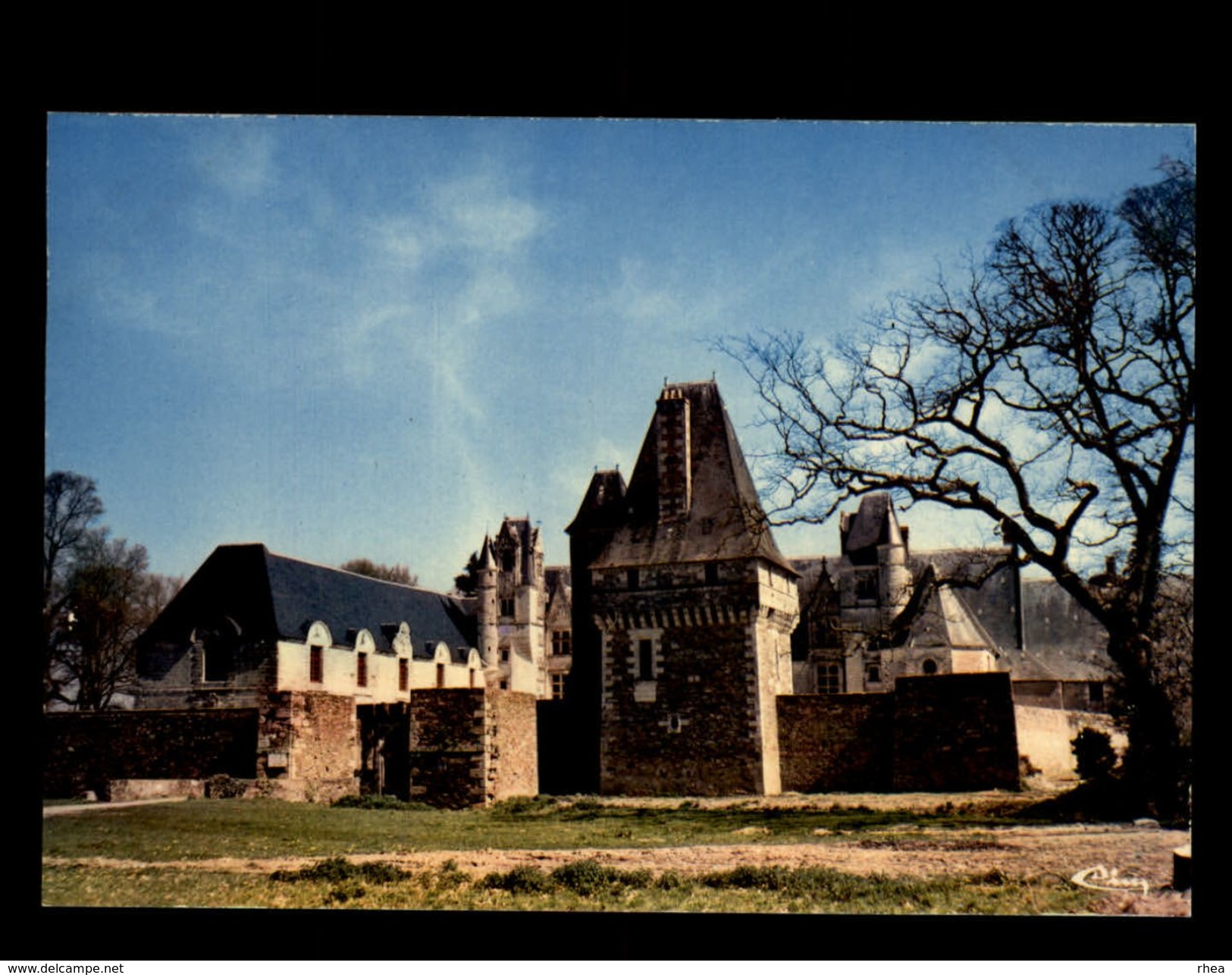 44 - HAUTE-GOULAINE - chateau