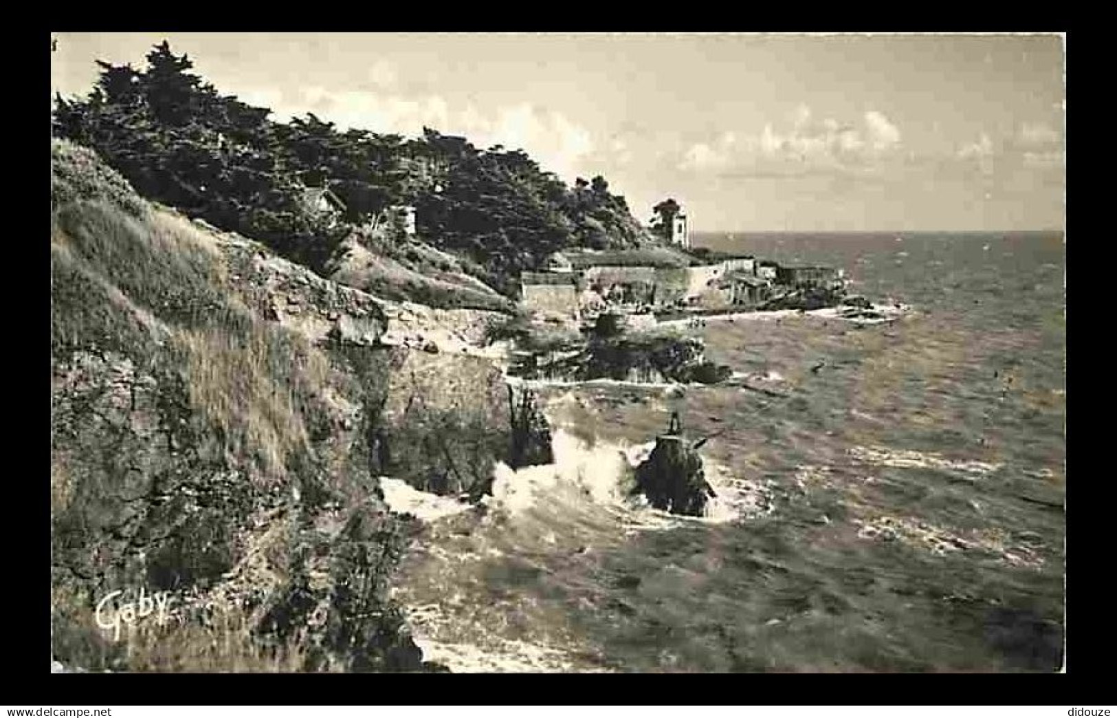 44 - La Bernerie en Retz - Les Rochers et la Plage de la Rinais - CPM - Voir Scans Recto-Verso