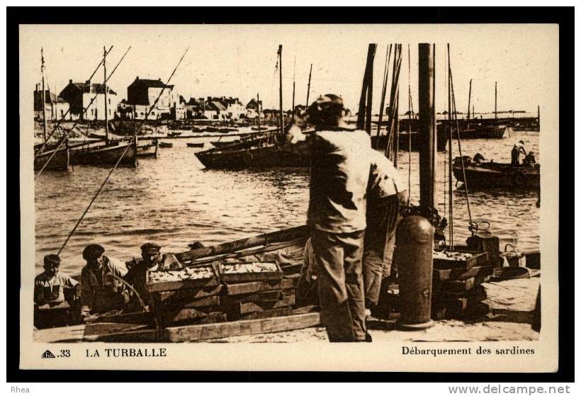 44 La Turballe 33. LA TURBALLE D?barquement des sardines bateau peche sardinier s?pia D44D K44069K C44211C RH008433