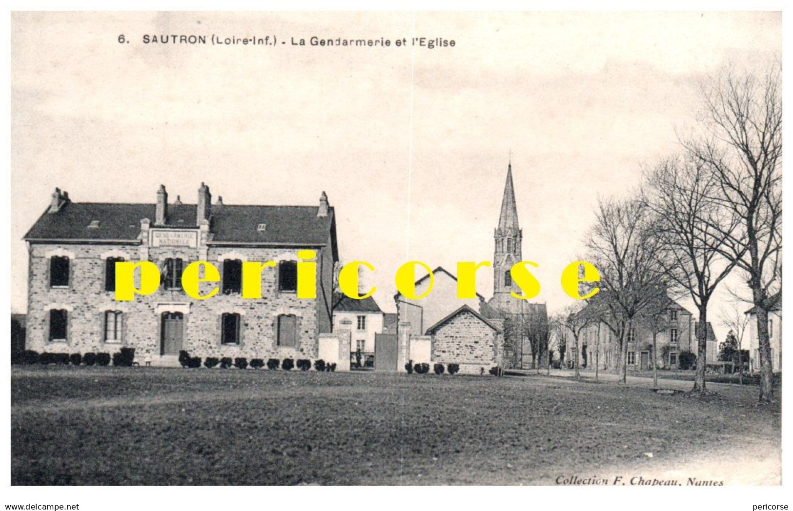 44  Sautron  la Gendarmerie et l'église