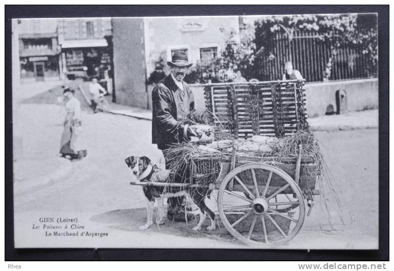 45 Gien GIEN (Loiret) Les Voitures à Chien Le Marchand d'Asperges chien, metier marcha  D45D  K45155K  C45155C RH015988