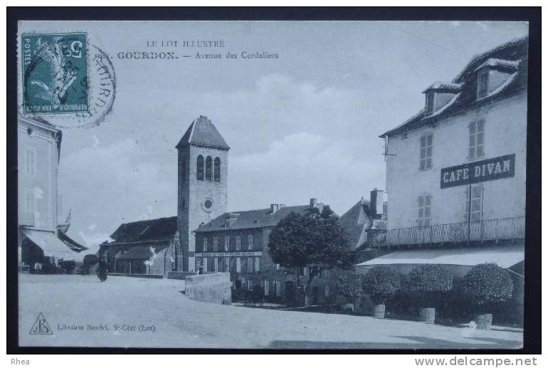 46 Gourdon eglise cafe    D46D  K46127K  C46127C RH056969