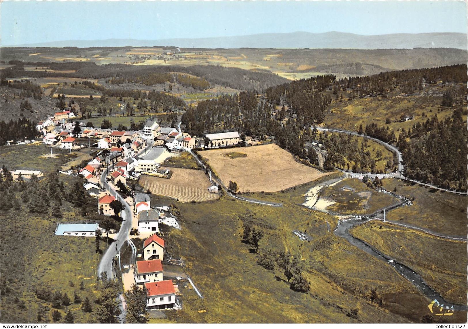 48-GRANDRIEU- VUE GENERALE AERIENNE