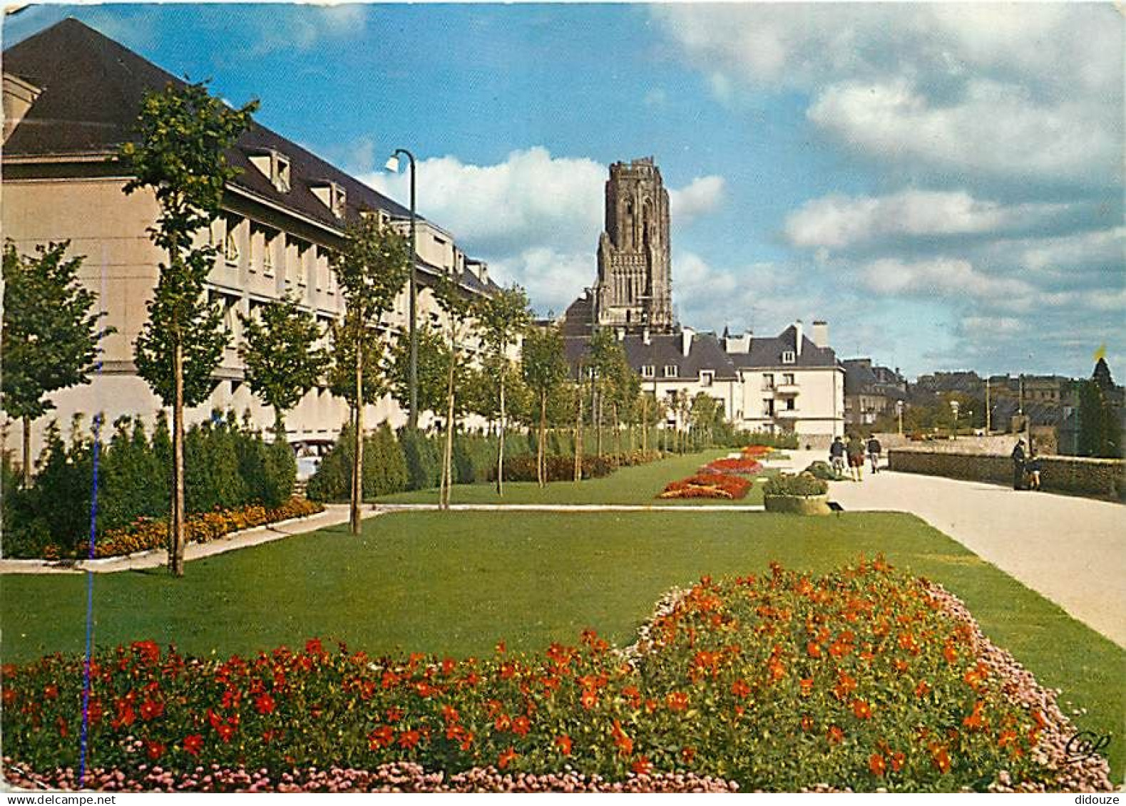 50 - Saint-Lo - Le Jardin Public vers Notre-Dame - Fleurs - Flamme Postale de Saint-Lo - CPM - Voir Scans Recto-Verso