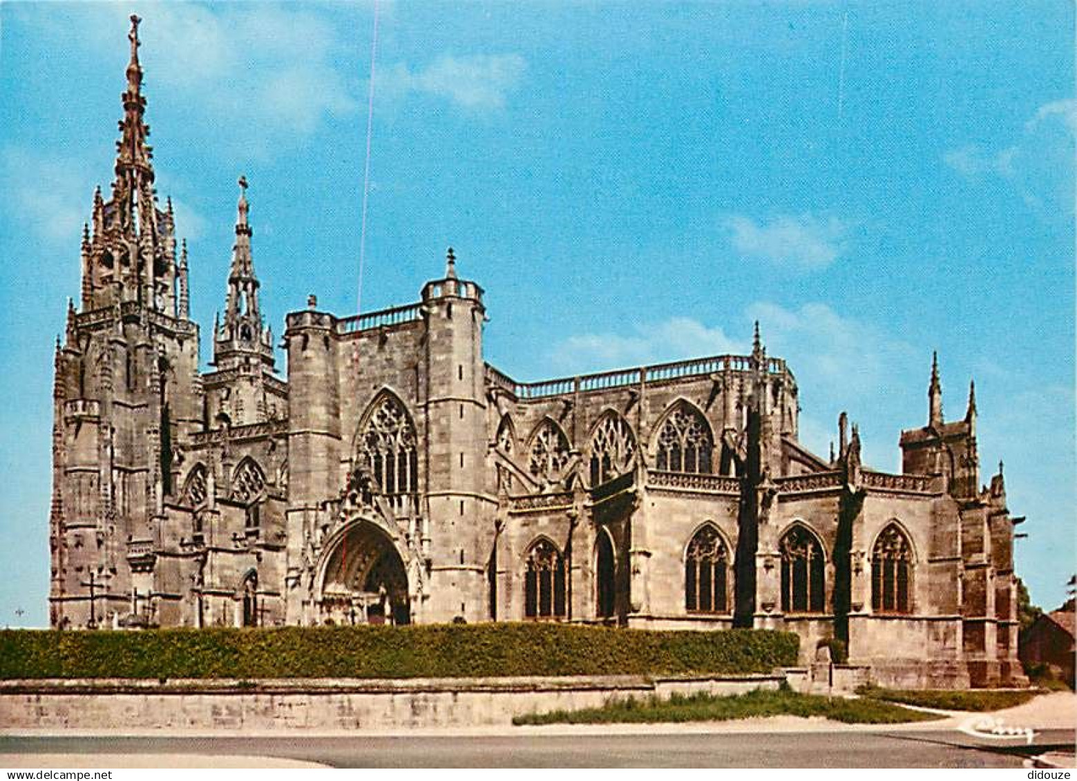 51 - L'Epine - Basilique Notre Dame de l'Epine - Le côté sud - CPM - Carte Neuve - Voir Scans Recto-Verso