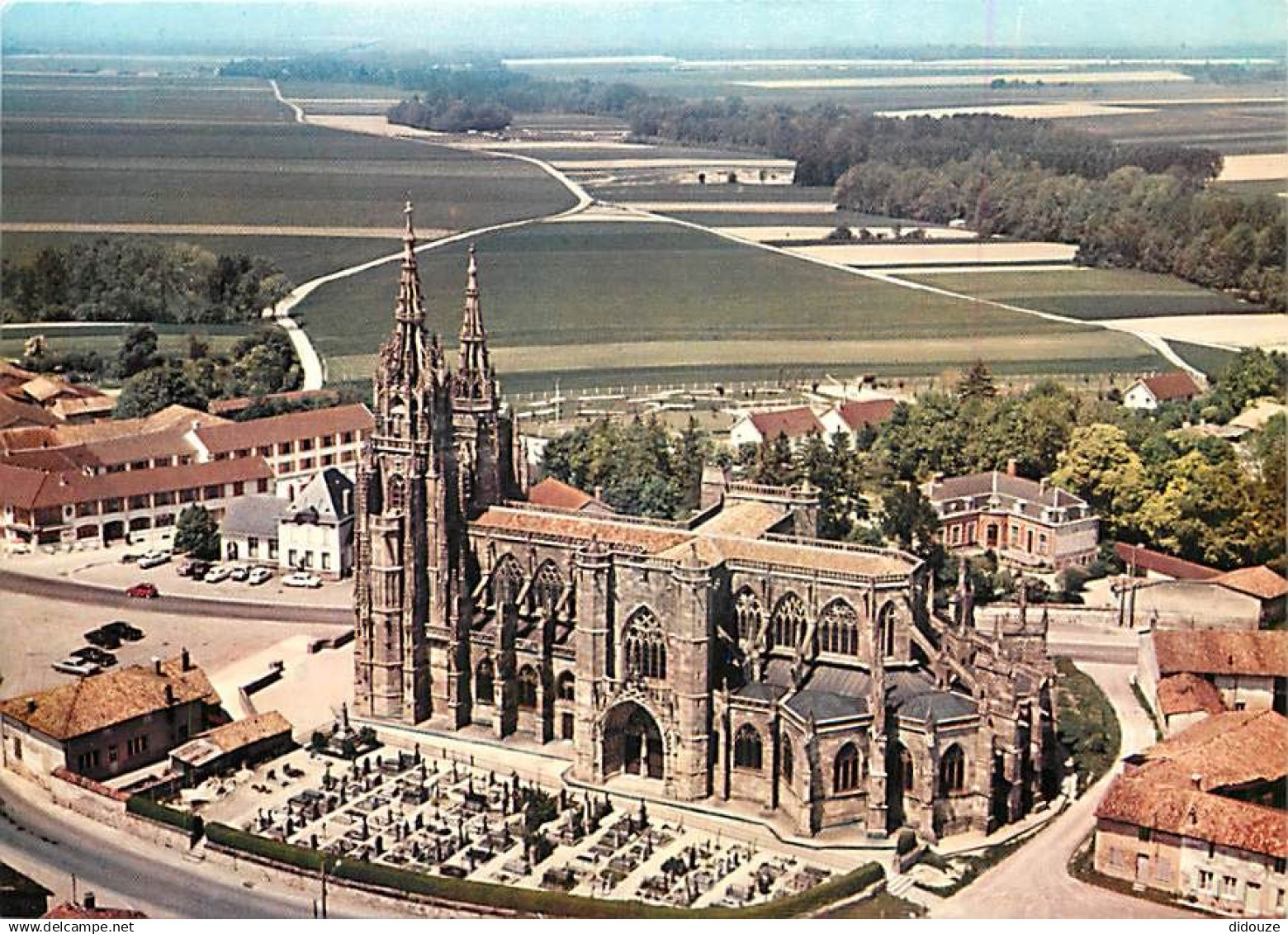 51 - L'Epine - Basilique Notre Dame de l'Epine - Vue aérienne - CPM - Carte Neuve - Voir Scans Recto-Verso