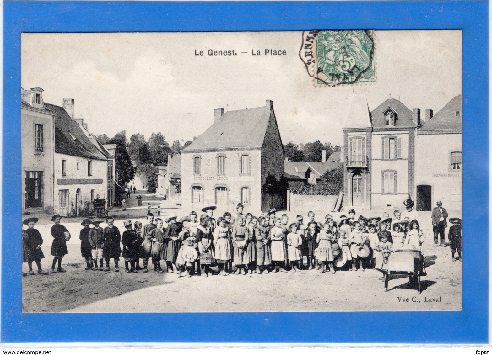 53 MAYENNE - LE GENEST La Place