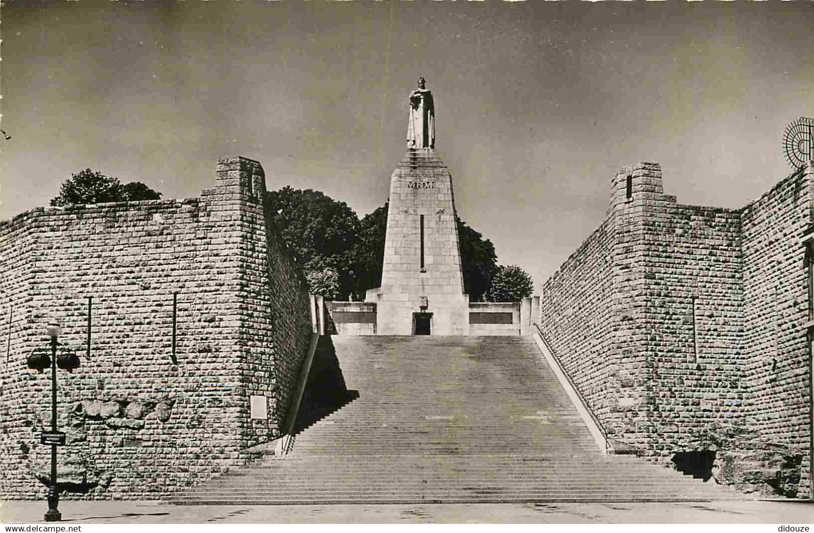 55 - Verdun - Champs de Bataille de Verdun 1914-1918 - Monument de la Victoire des Soldats de Verdun - Mention Photograp