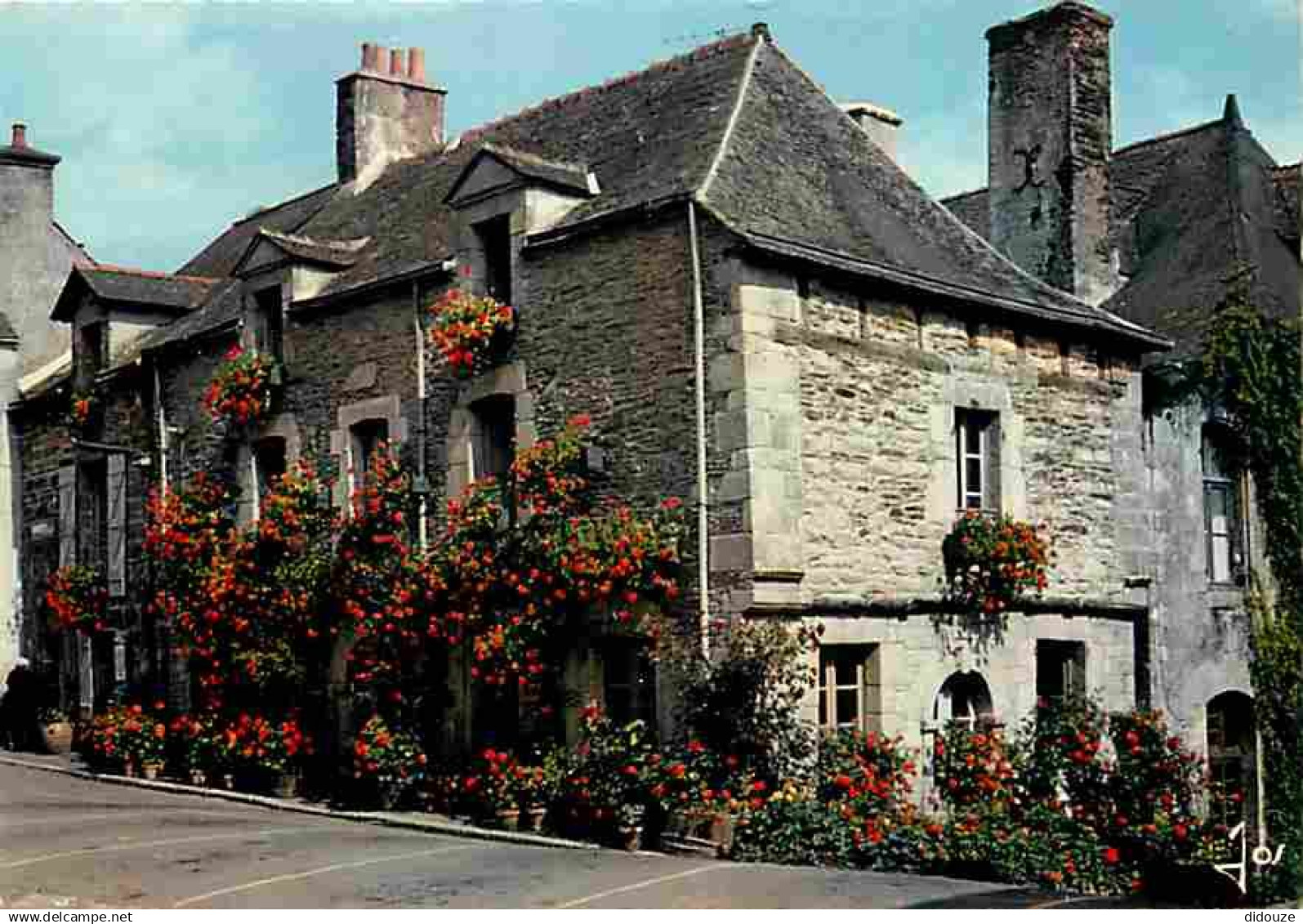 56 - Rochefort en Terre - Vieille Maison fleurie - CPM - Voir Scans Recto-Verso