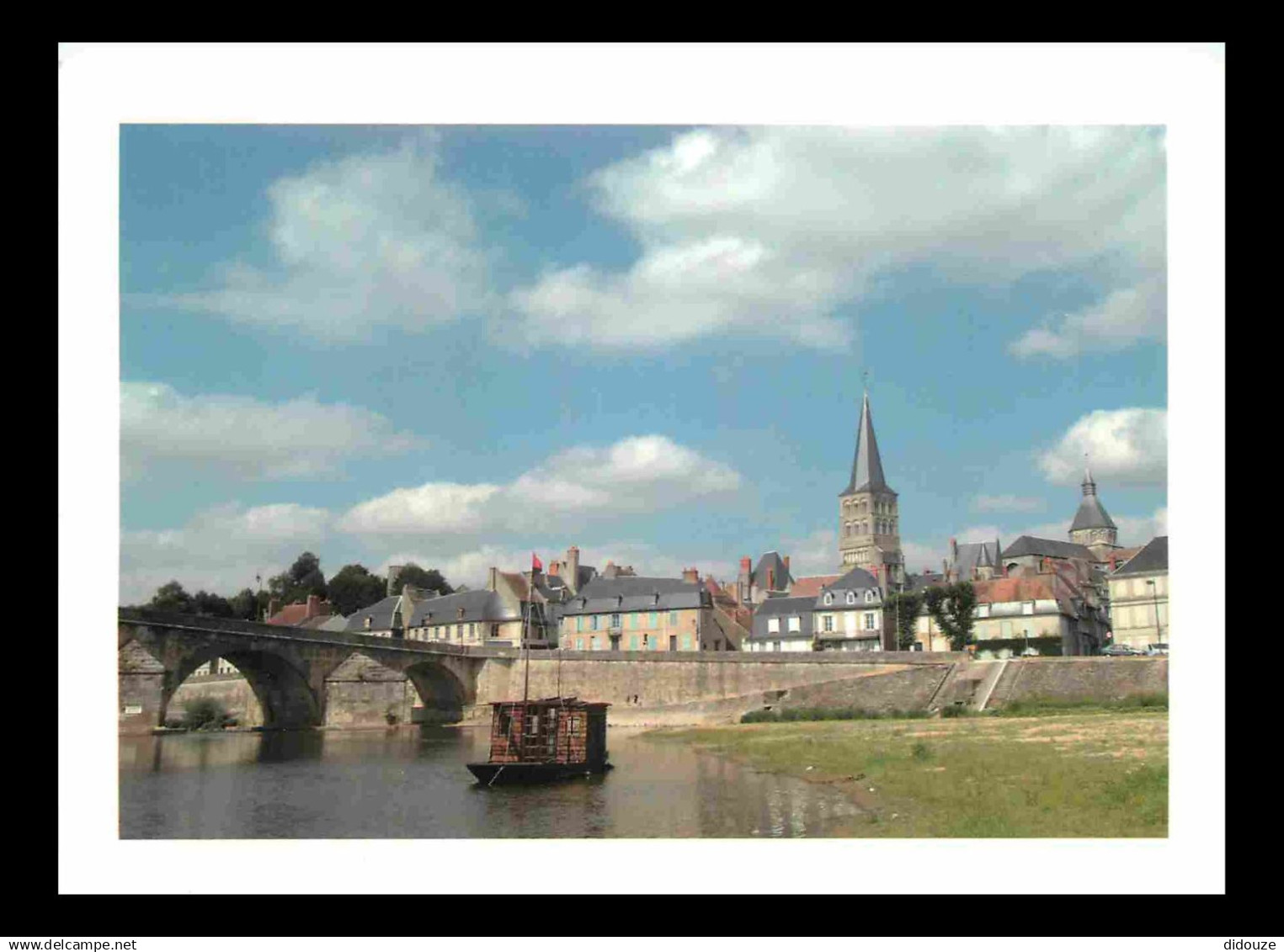 58 - La Charité sur Loire - Vue Générale - CPM - Voir Scans Recto-Verso